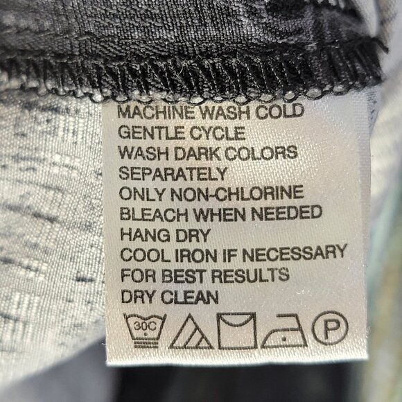 Tommy Bahama Hawaiian Silk Shirt Mens M Black Buttons Resortwear Tribal Tiki - Picture 13 of 15